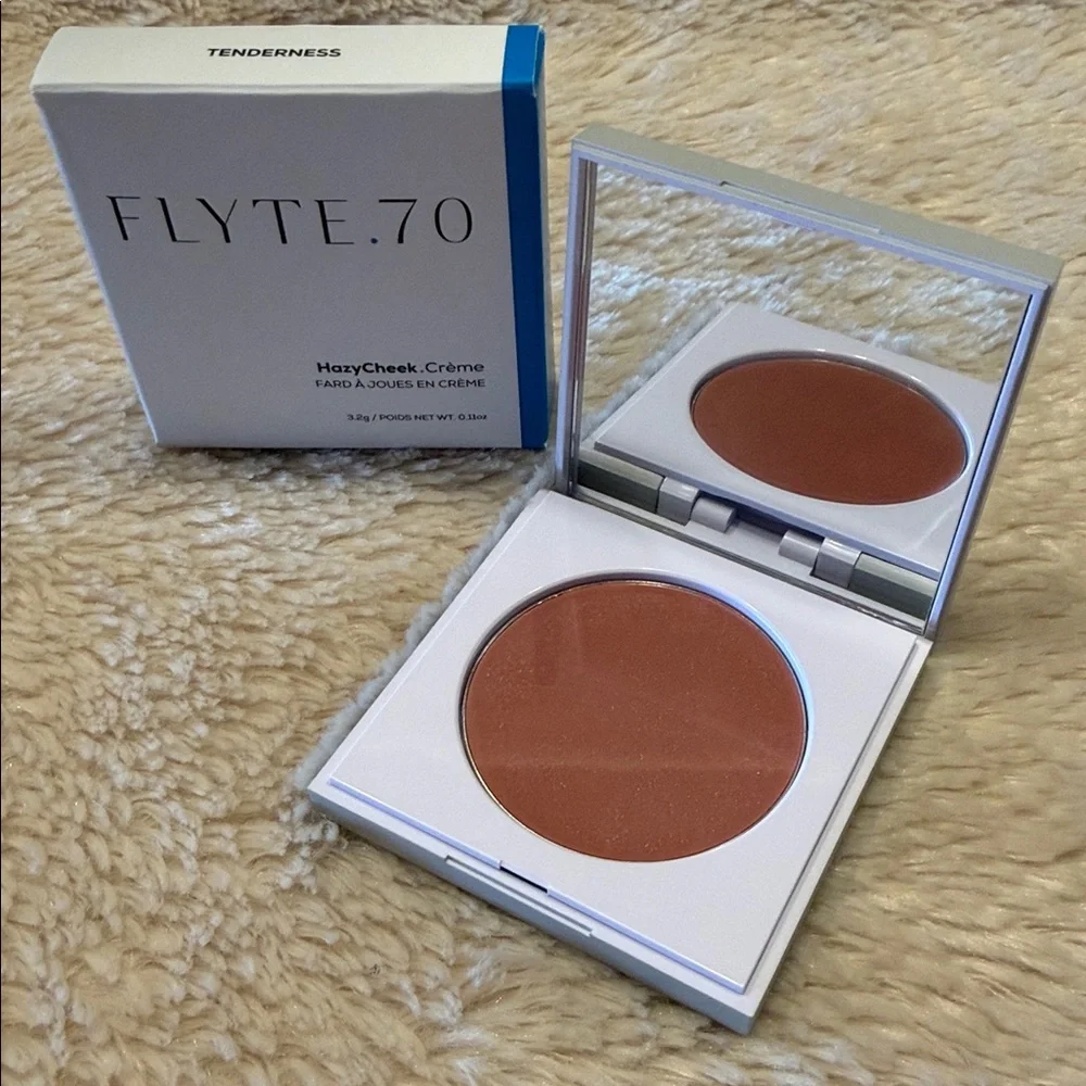 FLYTE.70 HazyCheek Crème Blush